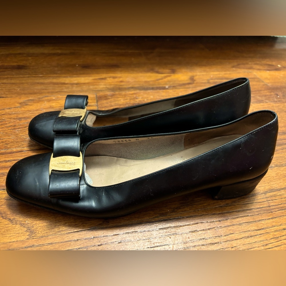 Salvatore Ferragamo Black Patent Leather Classic Pumps Retail $880